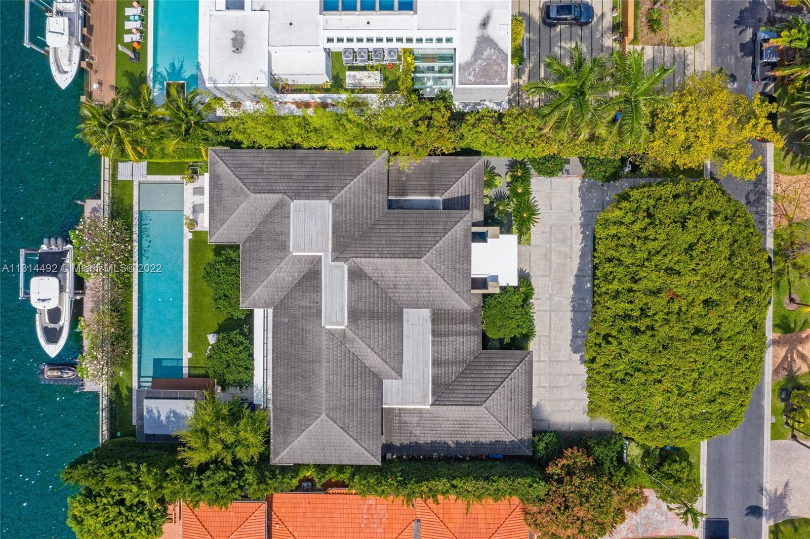 GOLDEN BEACH SEC F - Residential