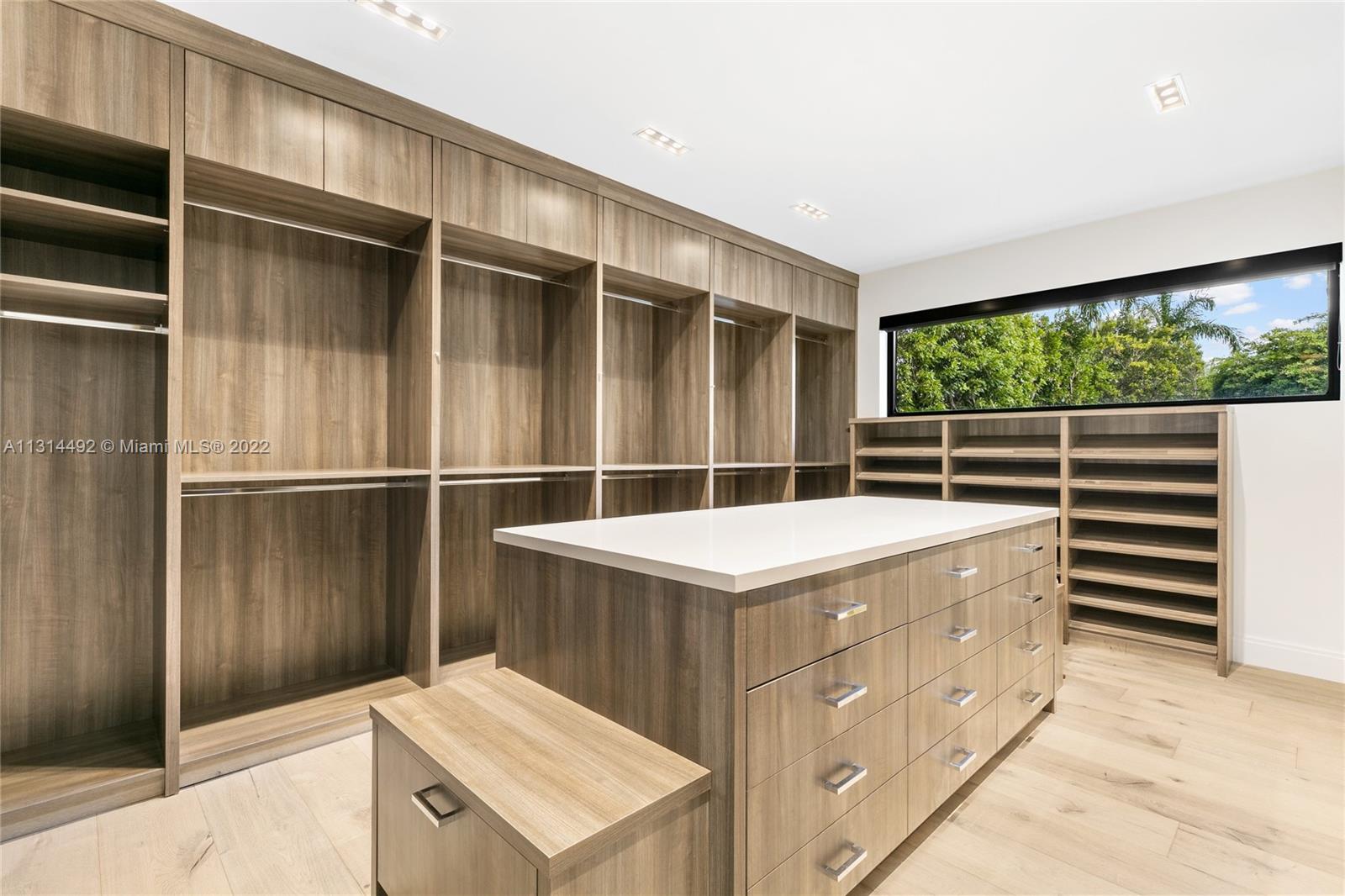 GOLDEN BEACH SEC F - Residential