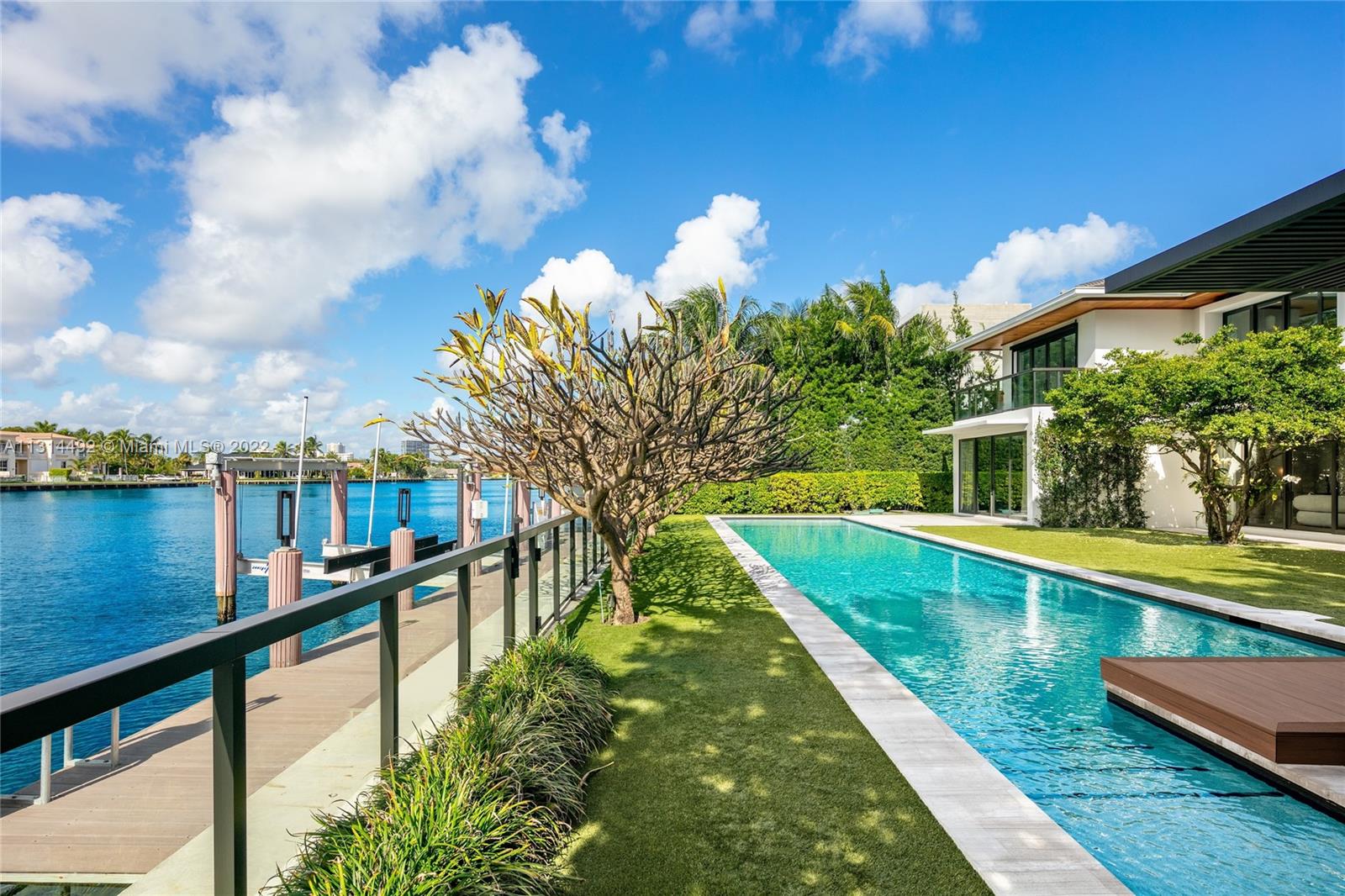 GOLDEN BEACH SEC F - Residential