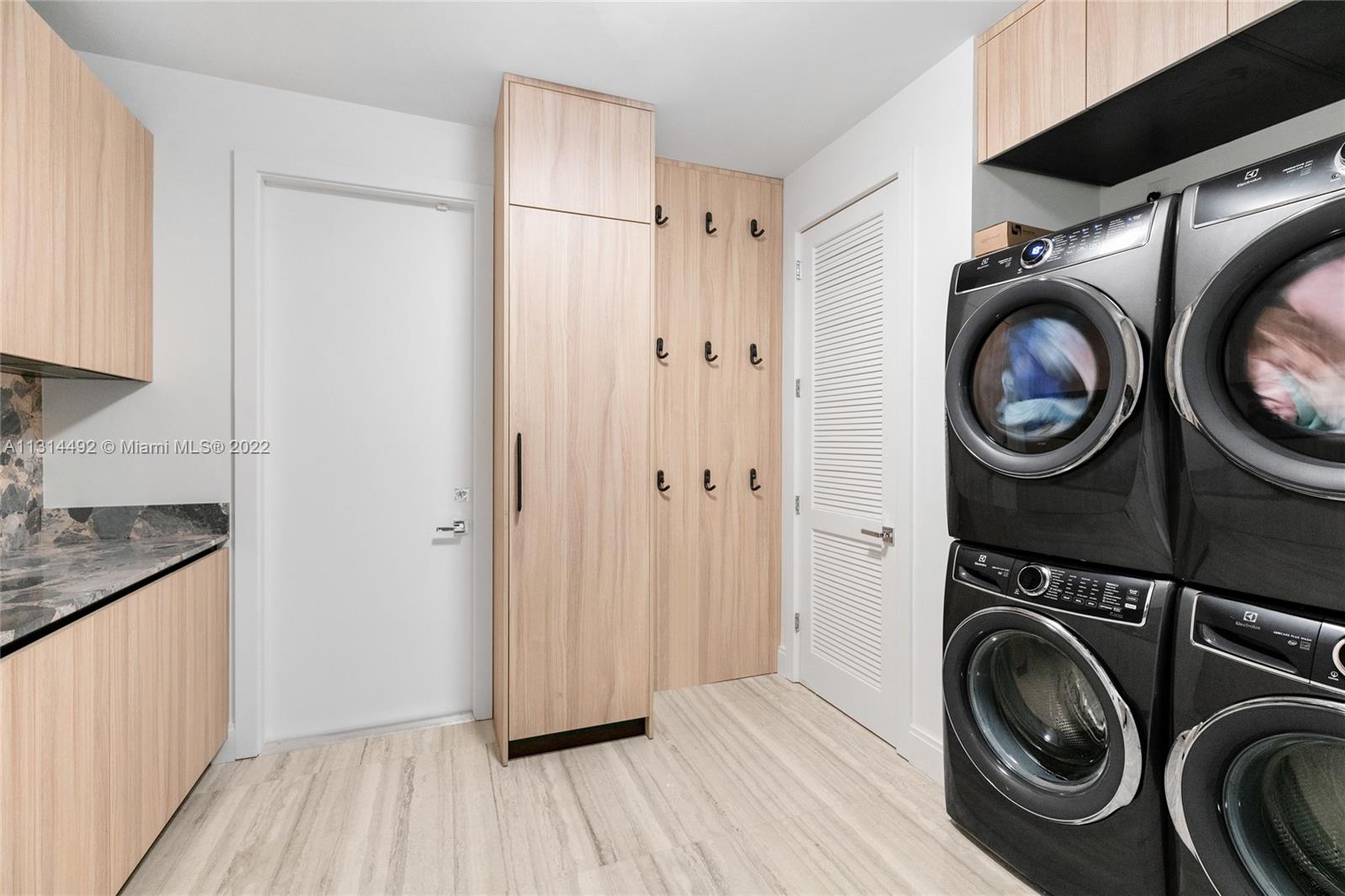 GOLDEN BEACH SEC F - Residential