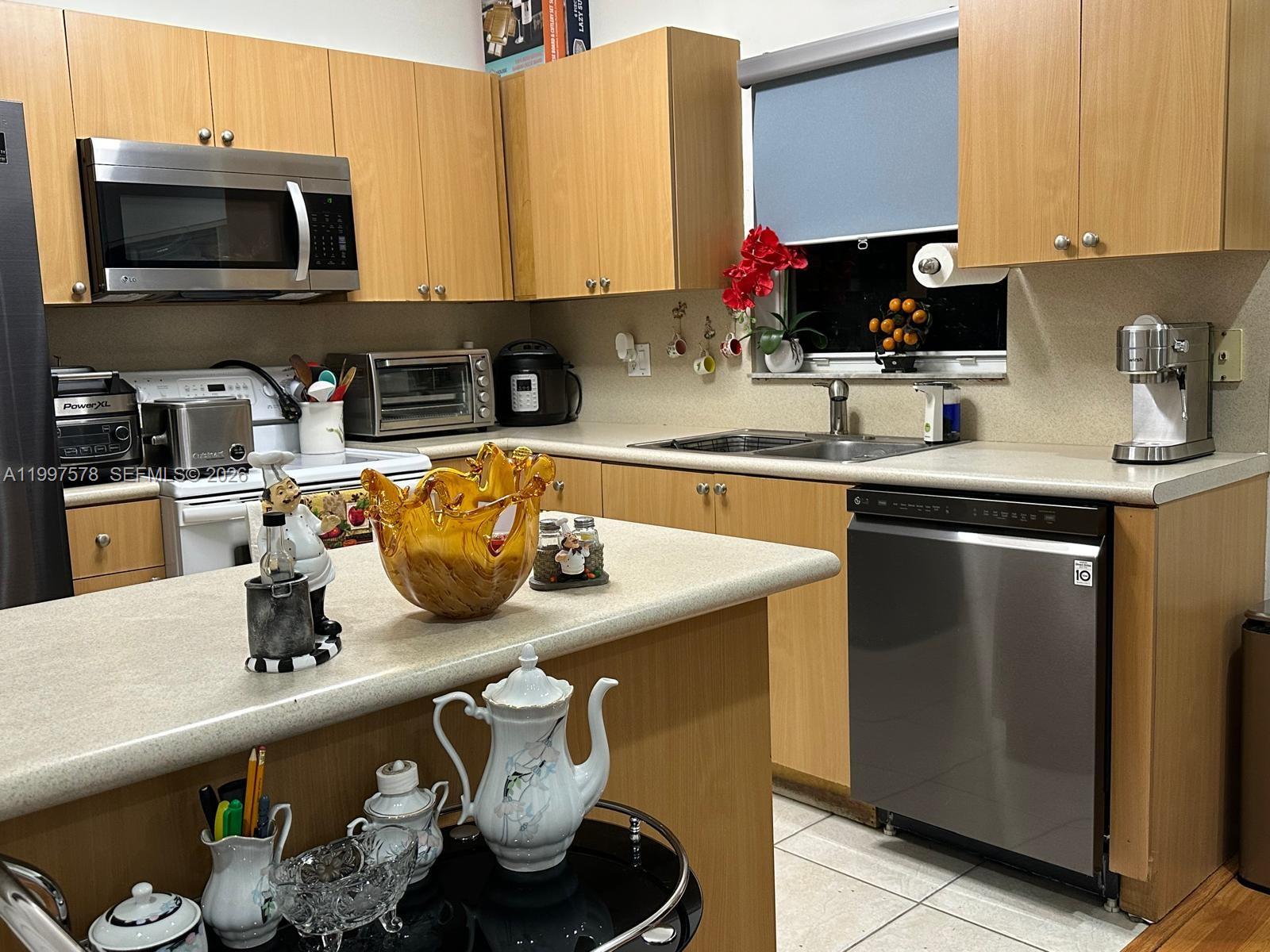 VENETIA GROVE - Residential