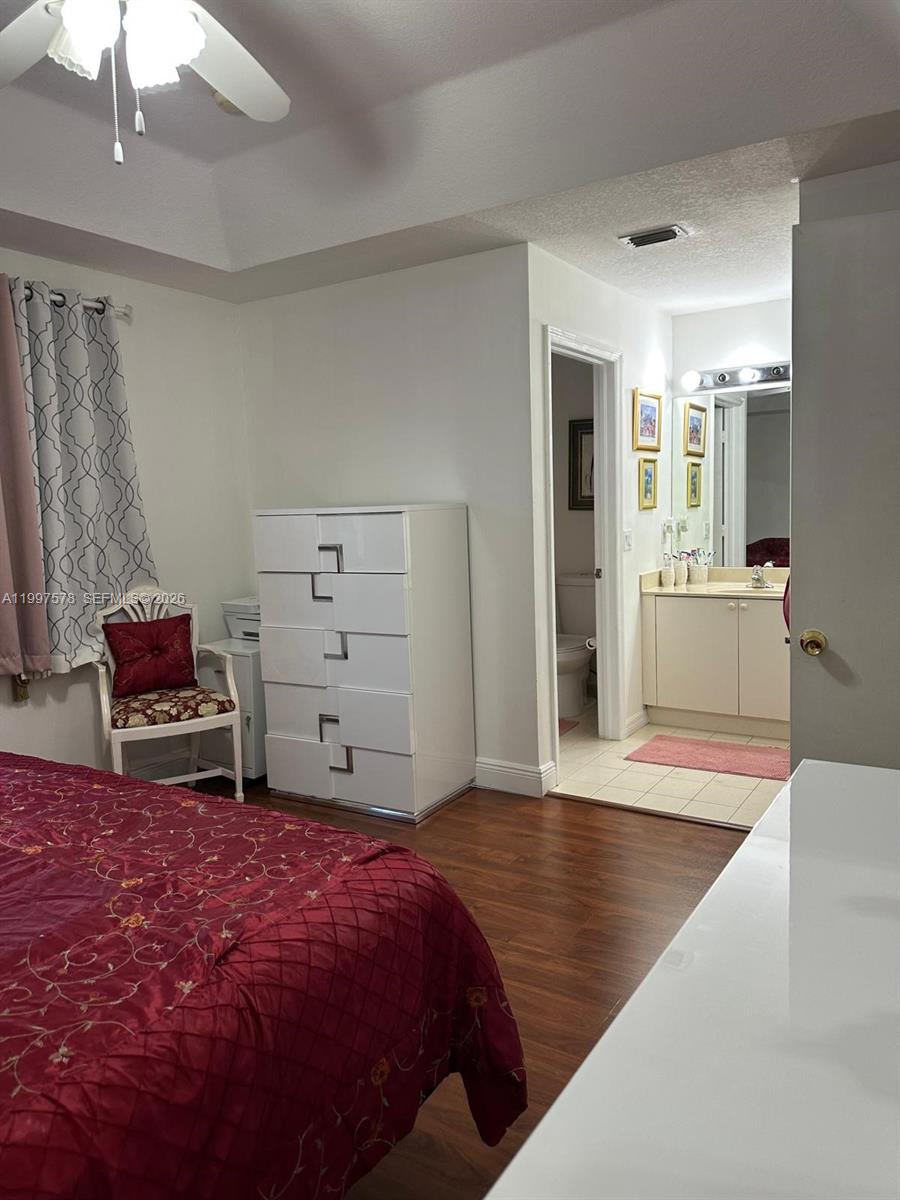 VENETIA GROVE - Residential