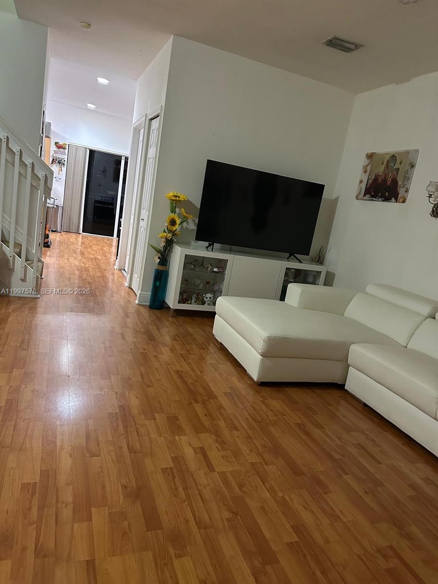 VENETIA GROVE - Residential