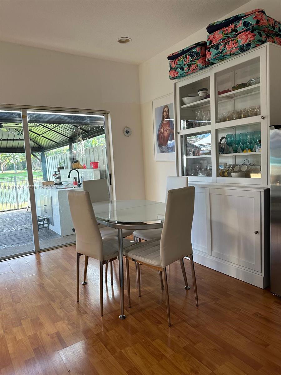 VENETIA GROVE - Residential