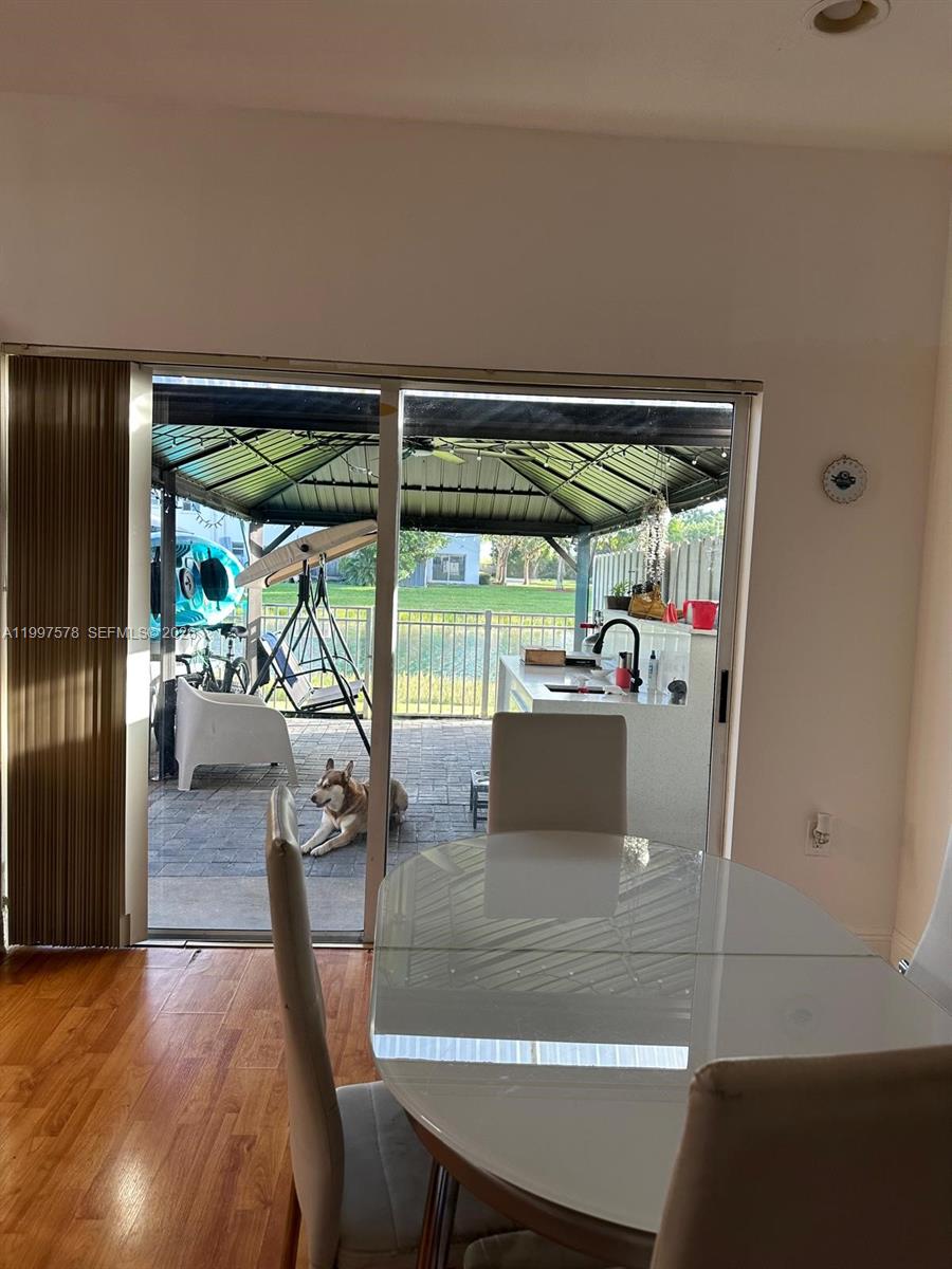 VENETIA GROVE - Residential