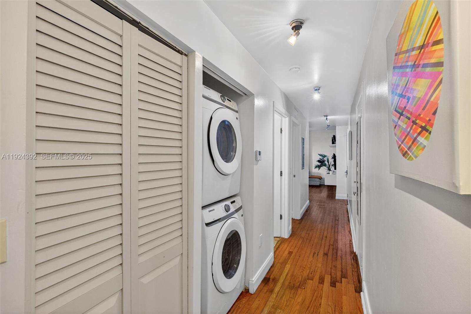 ESSENZA AT 1410 EUCLID CO - Residential