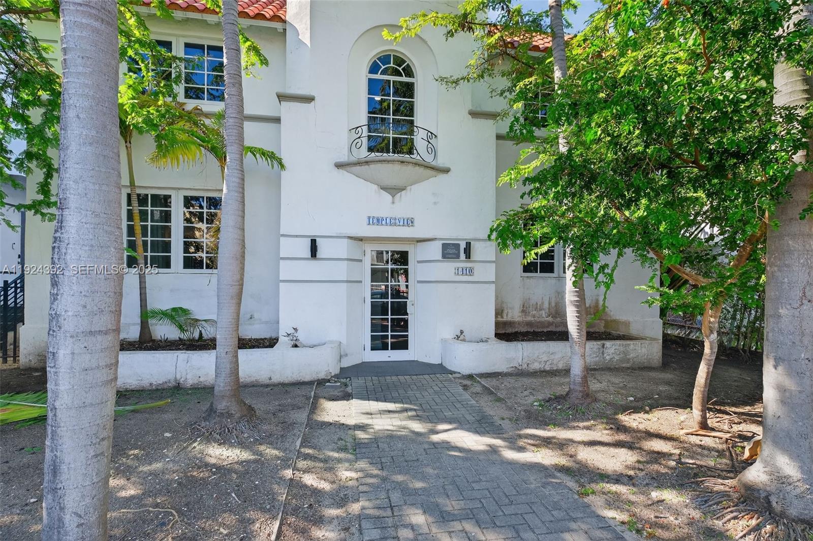 ESSENZA AT 1410 EUCLID CO - Residential