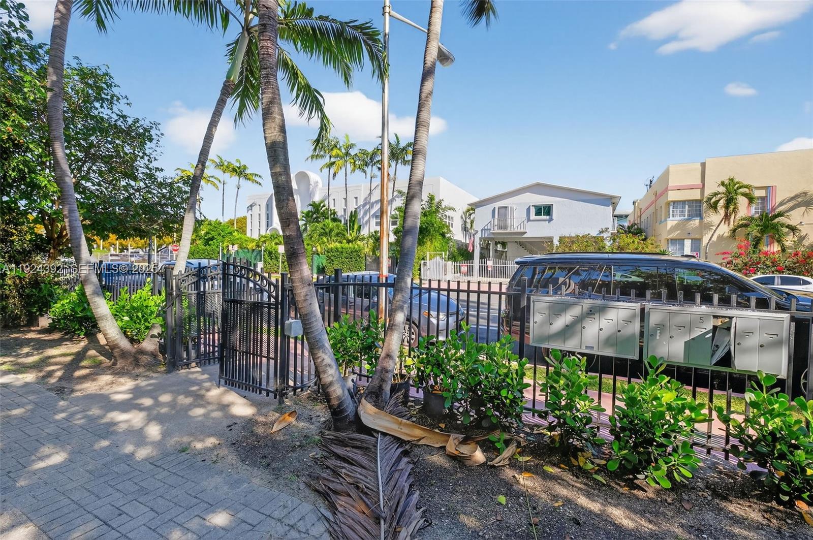 ESSENZA AT 1410 EUCLID CO - Residential