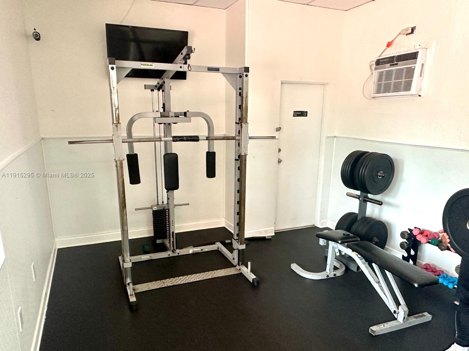 BANYAN TREE SIX CONDO - Residential Lease