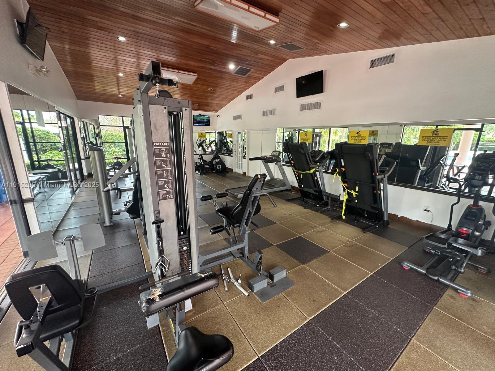 BANYAN TREE SIX CONDO - Residential Lease