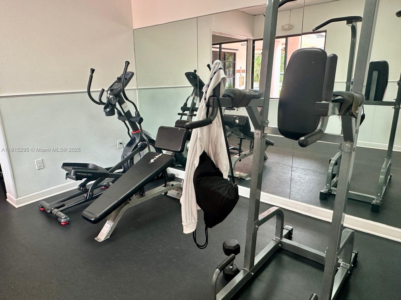 BANYAN TREE SIX CONDO - Residential Lease