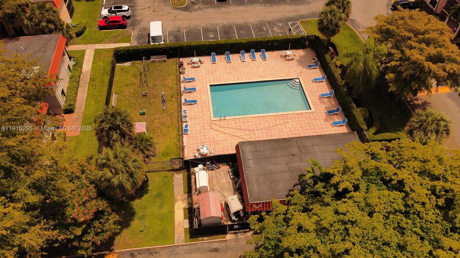 BANYAN TREE SIX CONDO - Residential Lease