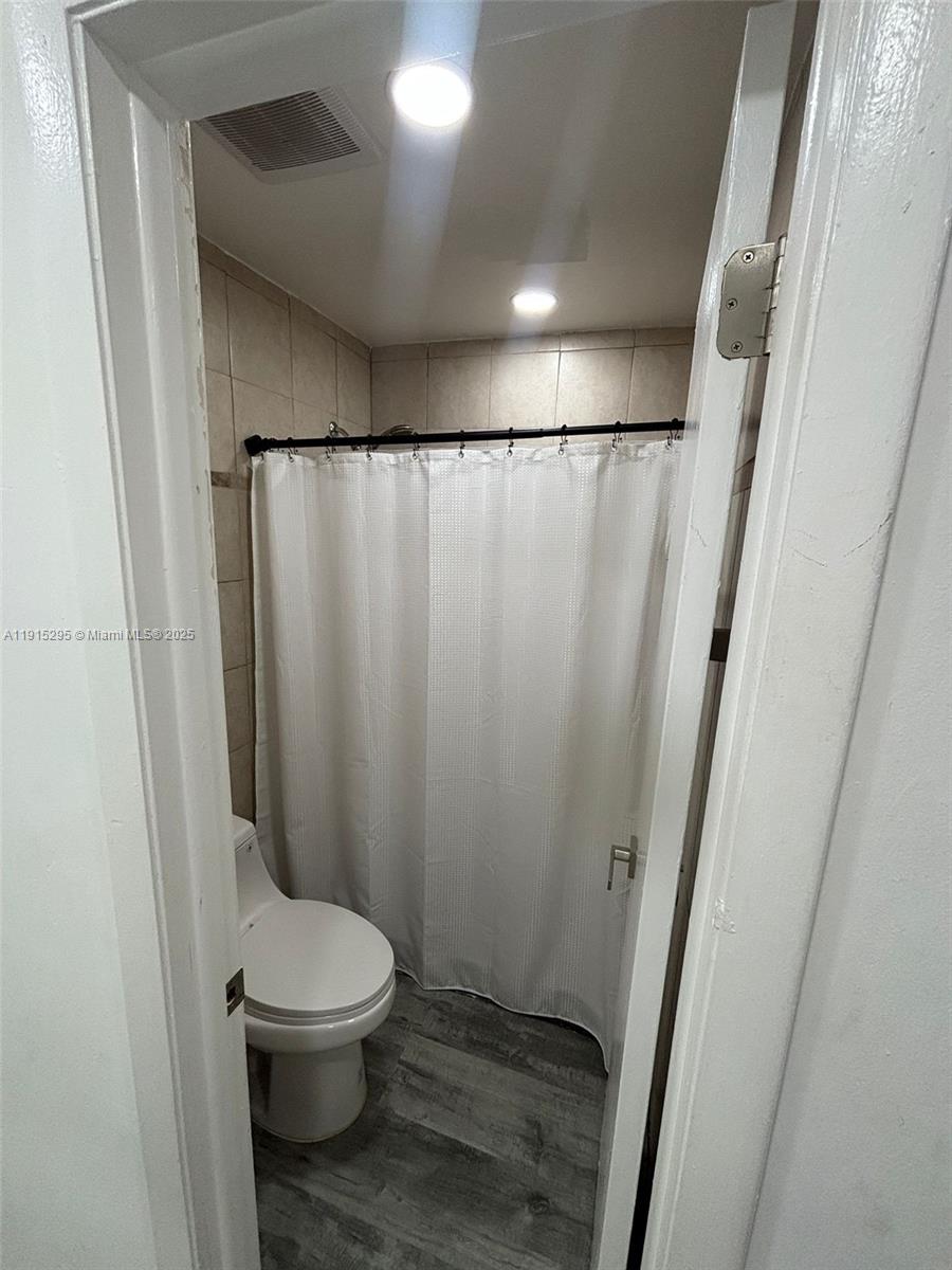 BANYAN TREE SIX CONDO - Residential Lease