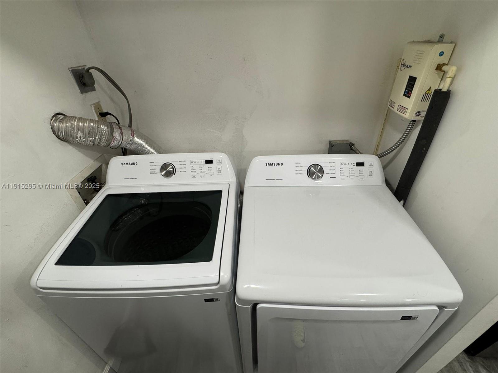 BANYAN TREE SIX CONDO - Residential Lease