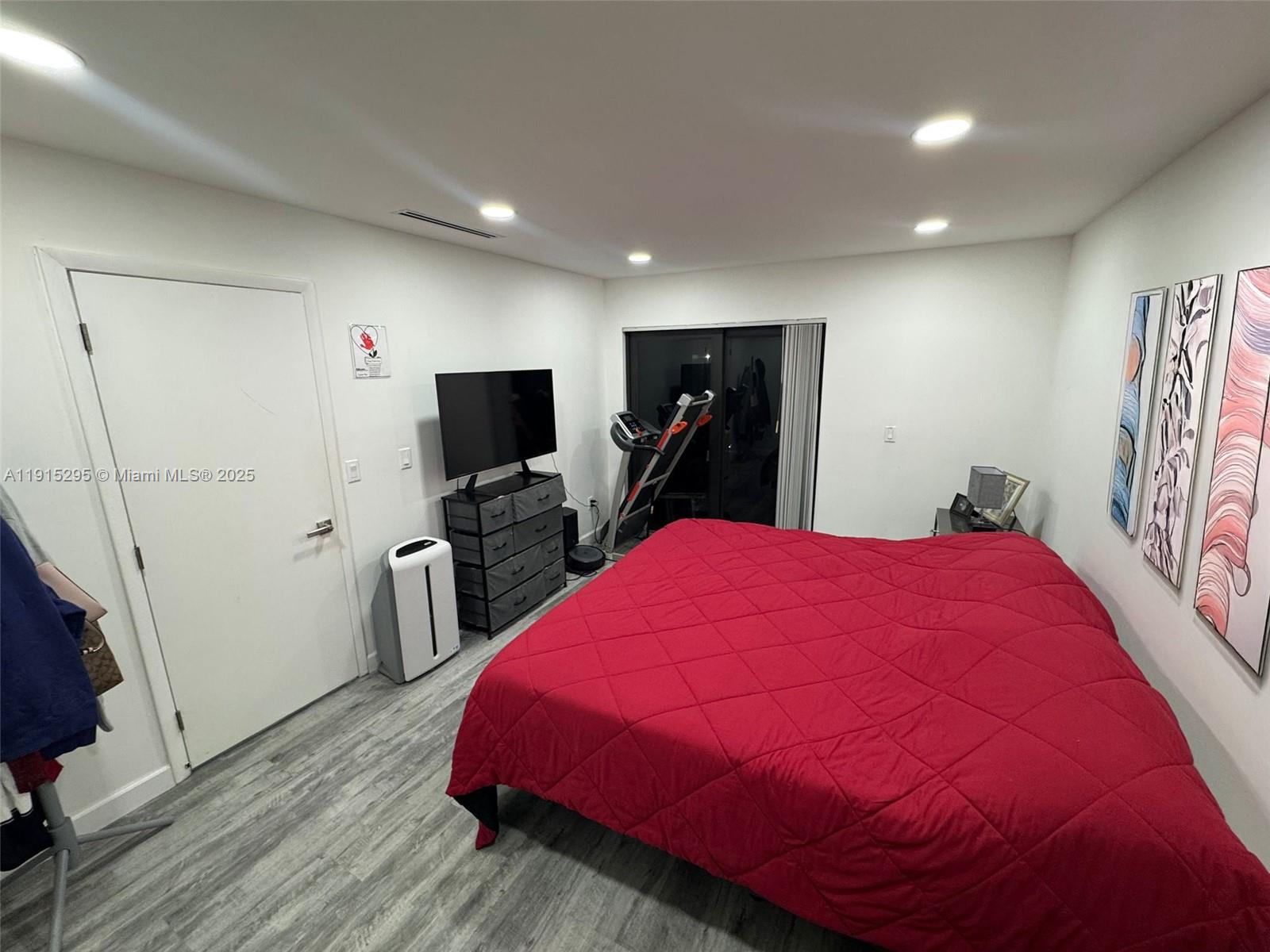 BANYAN TREE SIX CONDO - Residential Lease