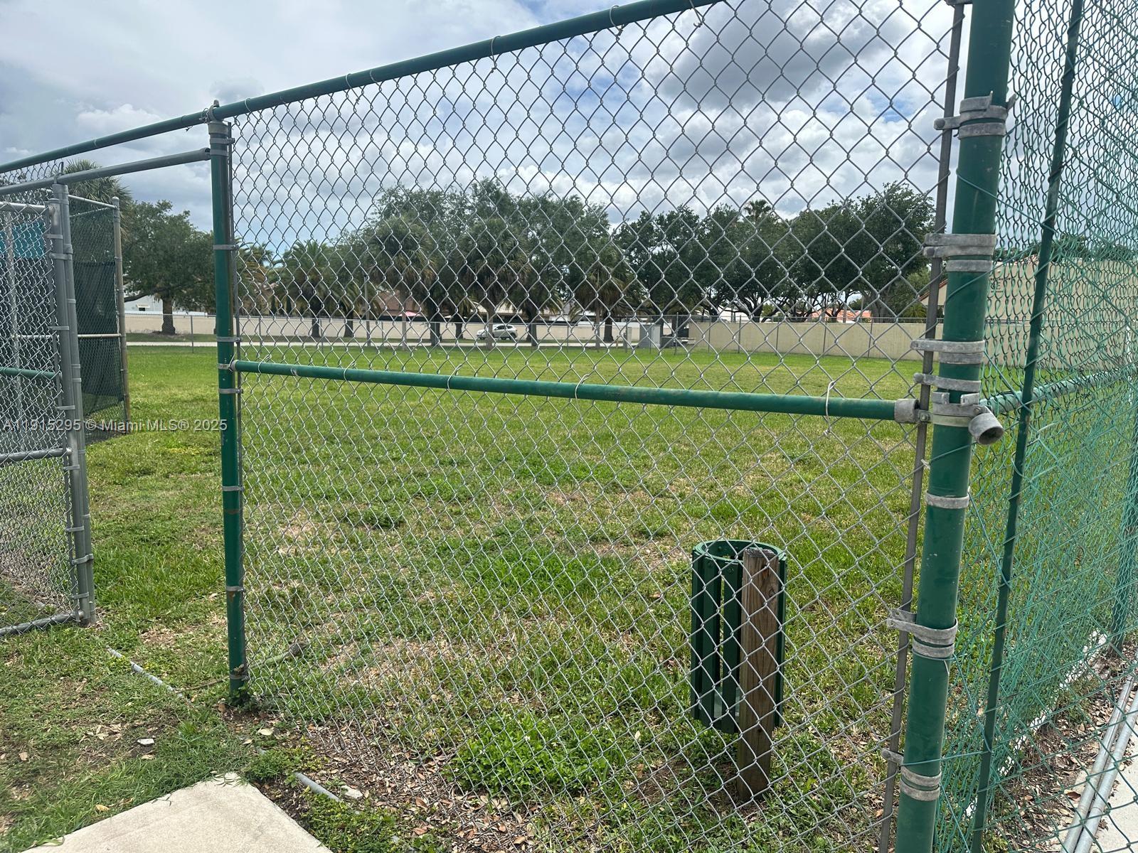 BANYAN TREE SIX CONDO - Residential Lease