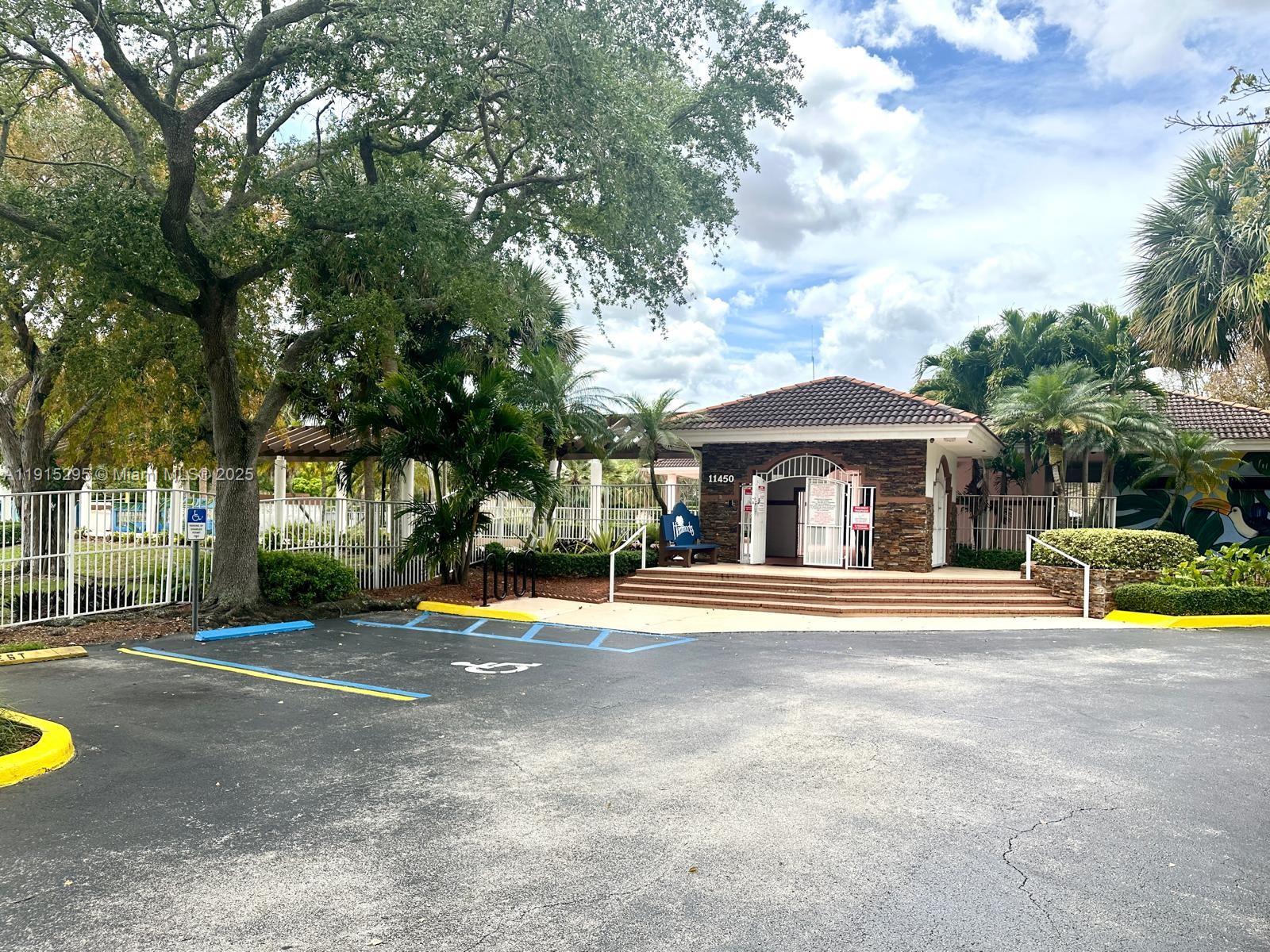 BANYAN TREE SIX CONDO - Residential Lease