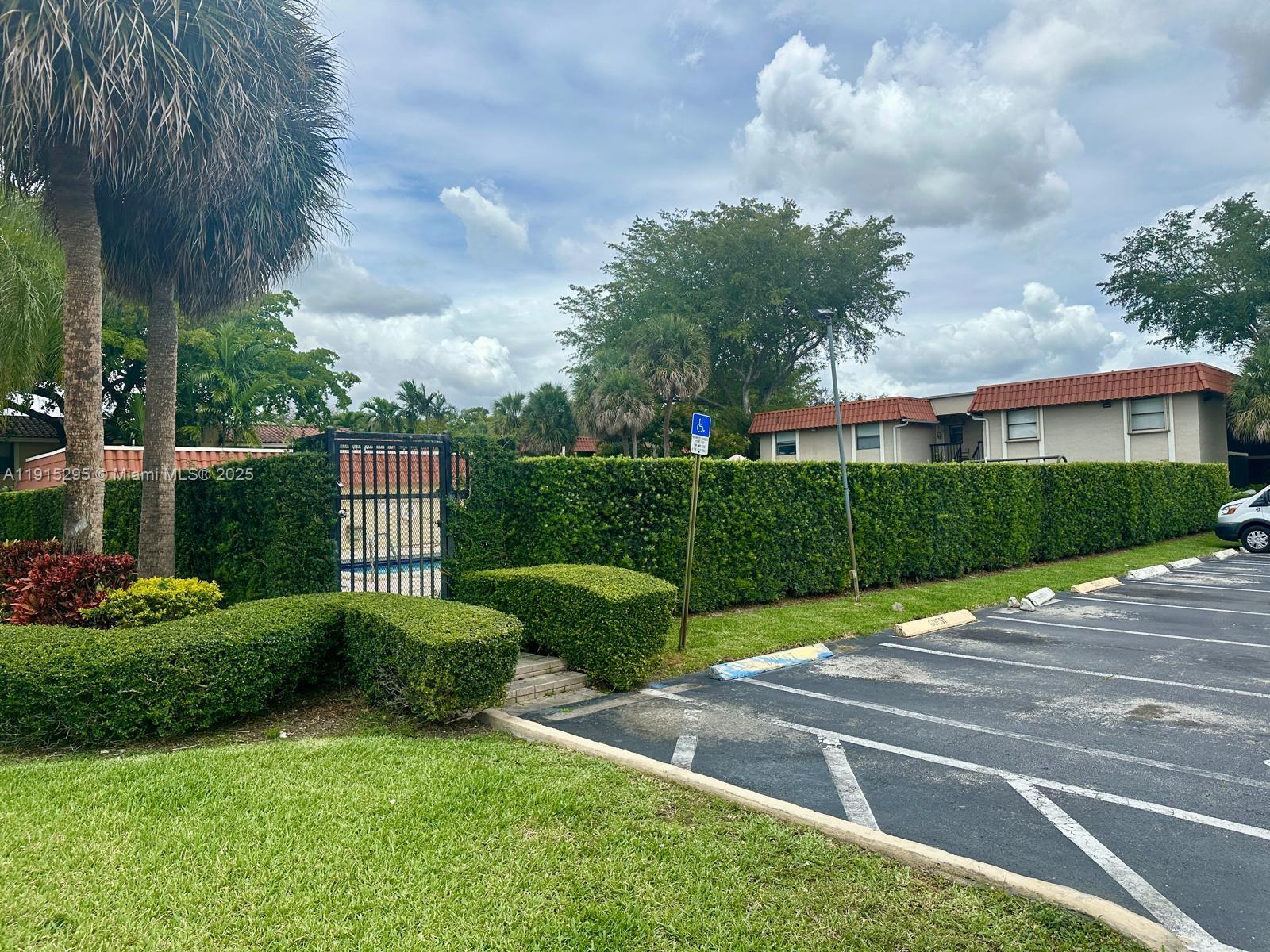 BANYAN TREE SIX CONDO - Residential Lease