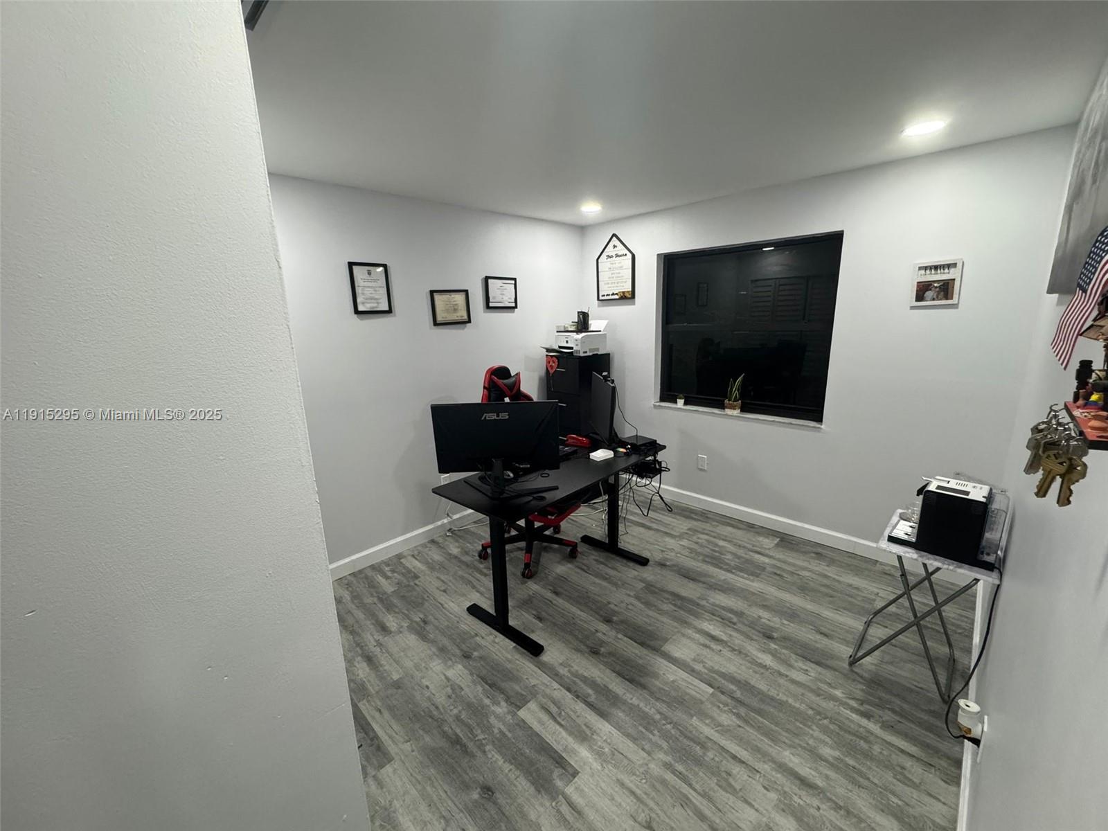 BANYAN TREE SIX CONDO - Residential Lease