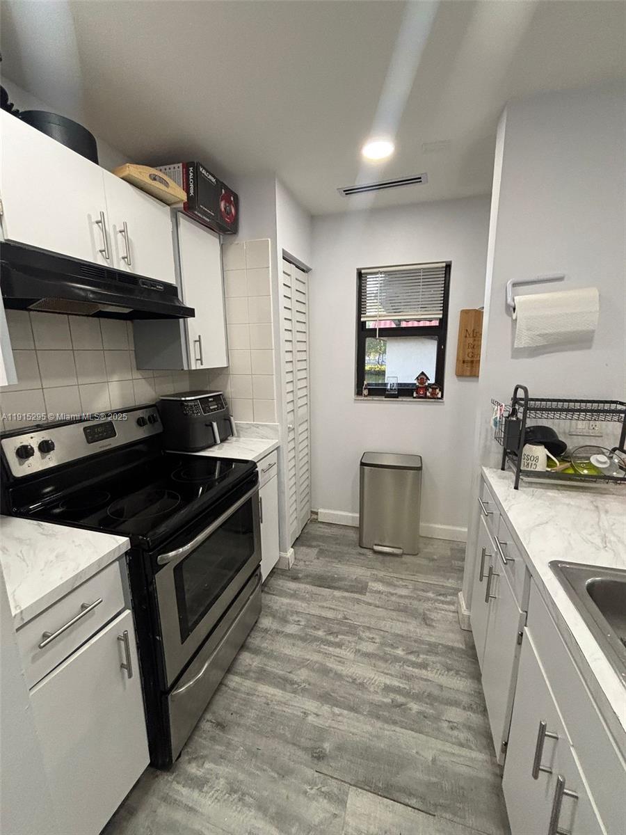 BANYAN TREE SIX CONDO - Residential Lease