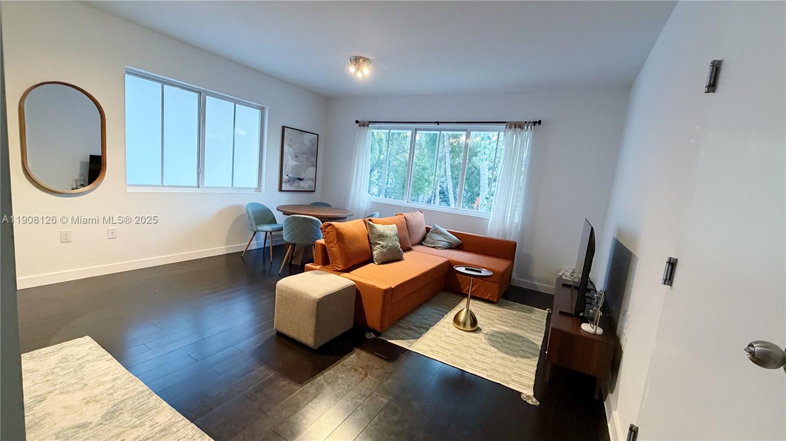 551/557 MICHIGAN CONDO - Residential Lease