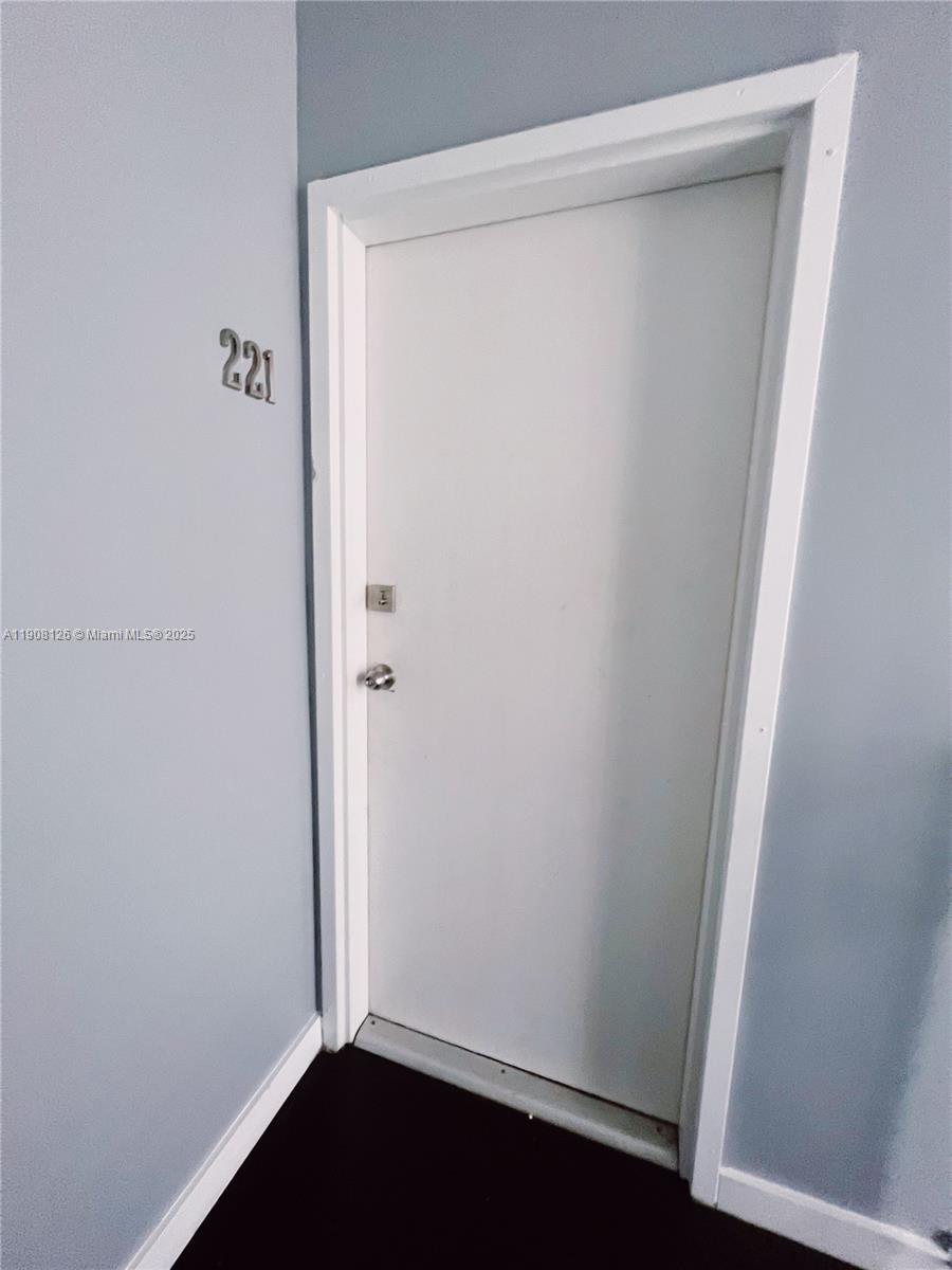 551/557 MICHIGAN CONDO - Residential Lease