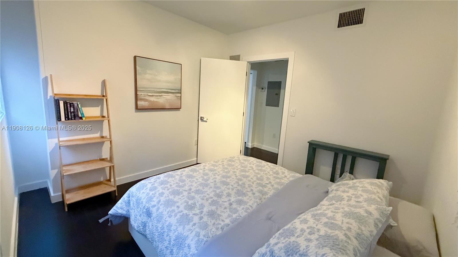 551/557 MICHIGAN CONDO - Residential Lease