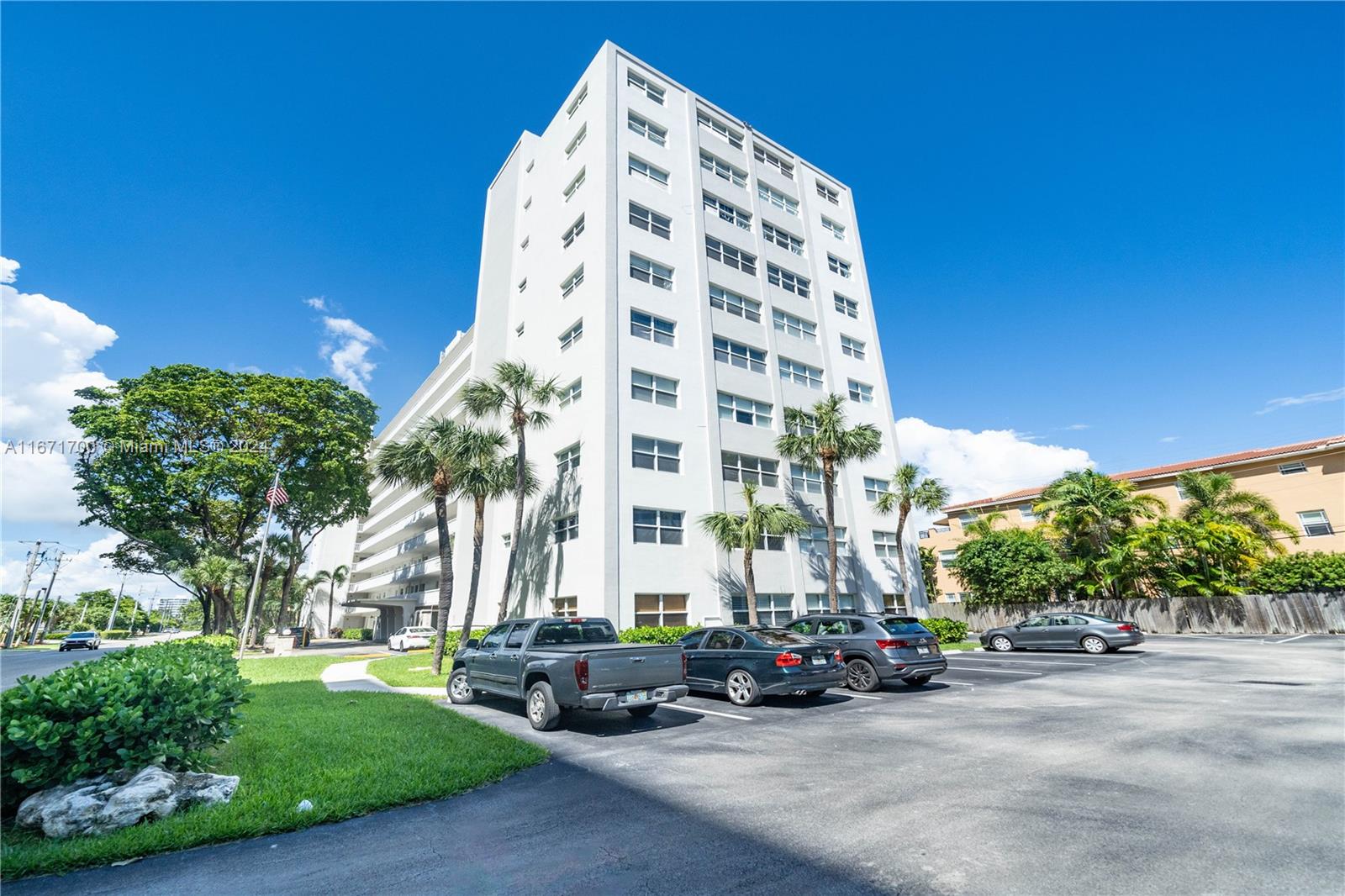 HORIZON HOUSE CONDO - Residential