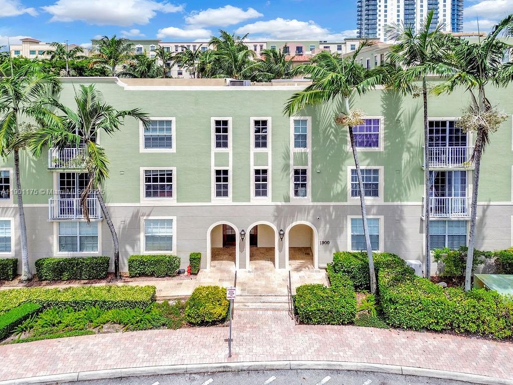 1900 Van Buren St 311B