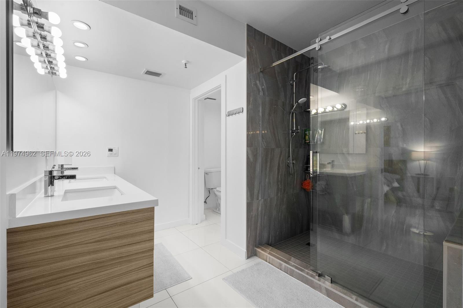 POINCIANA IS YT & RCQ CLU - Residential Lease