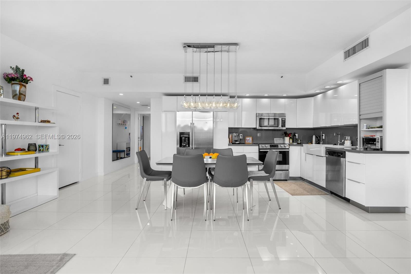 445 Poinciana Dr 1530