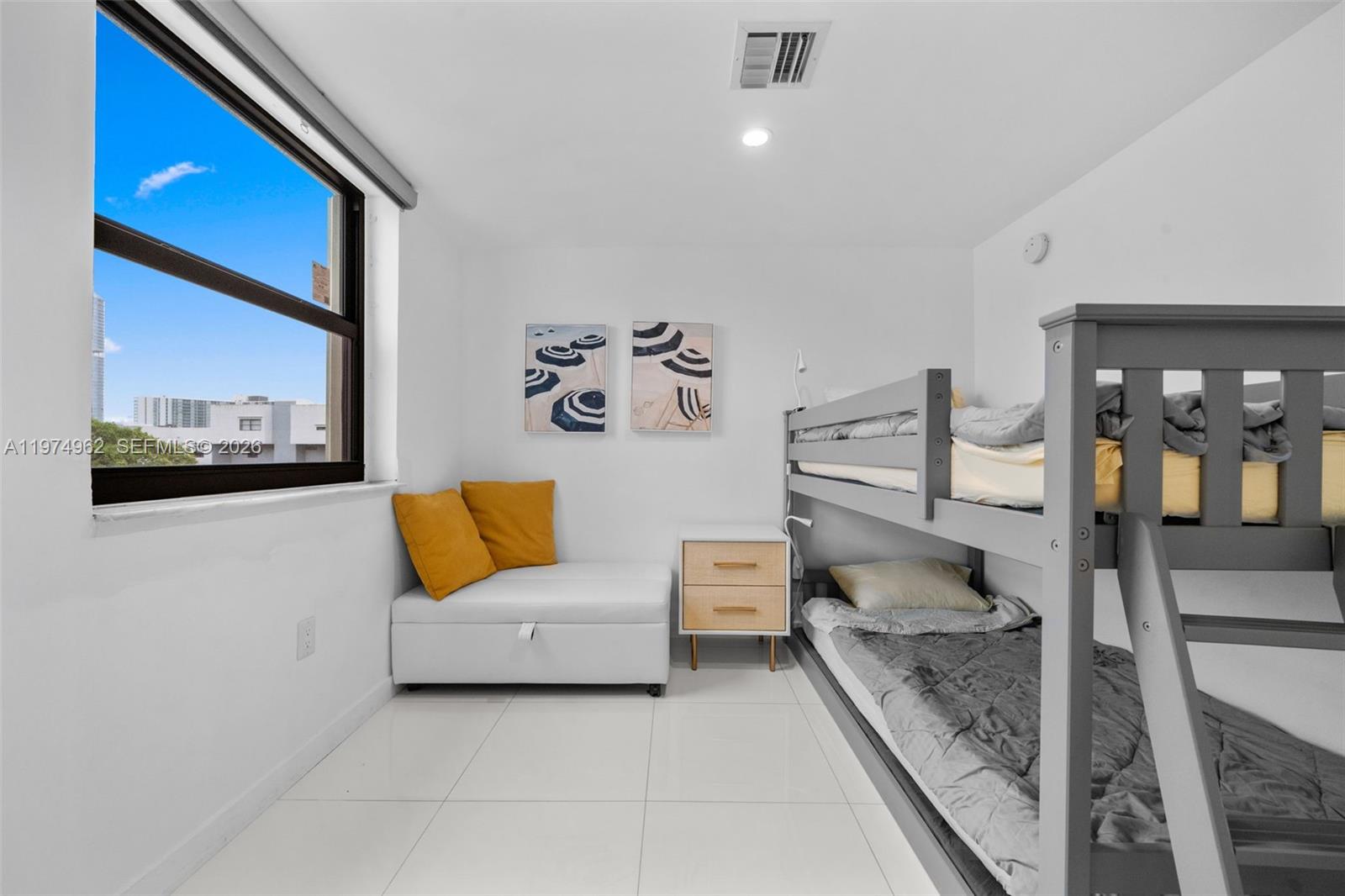 POINCIANA IS YT & RCQ CLU - Residential Lease