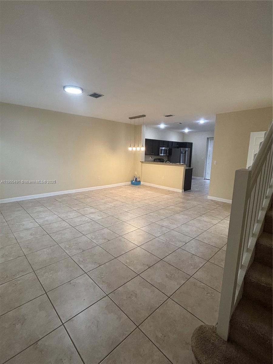 KENDALL COMMONS TOWNHOMES - Residential Lease