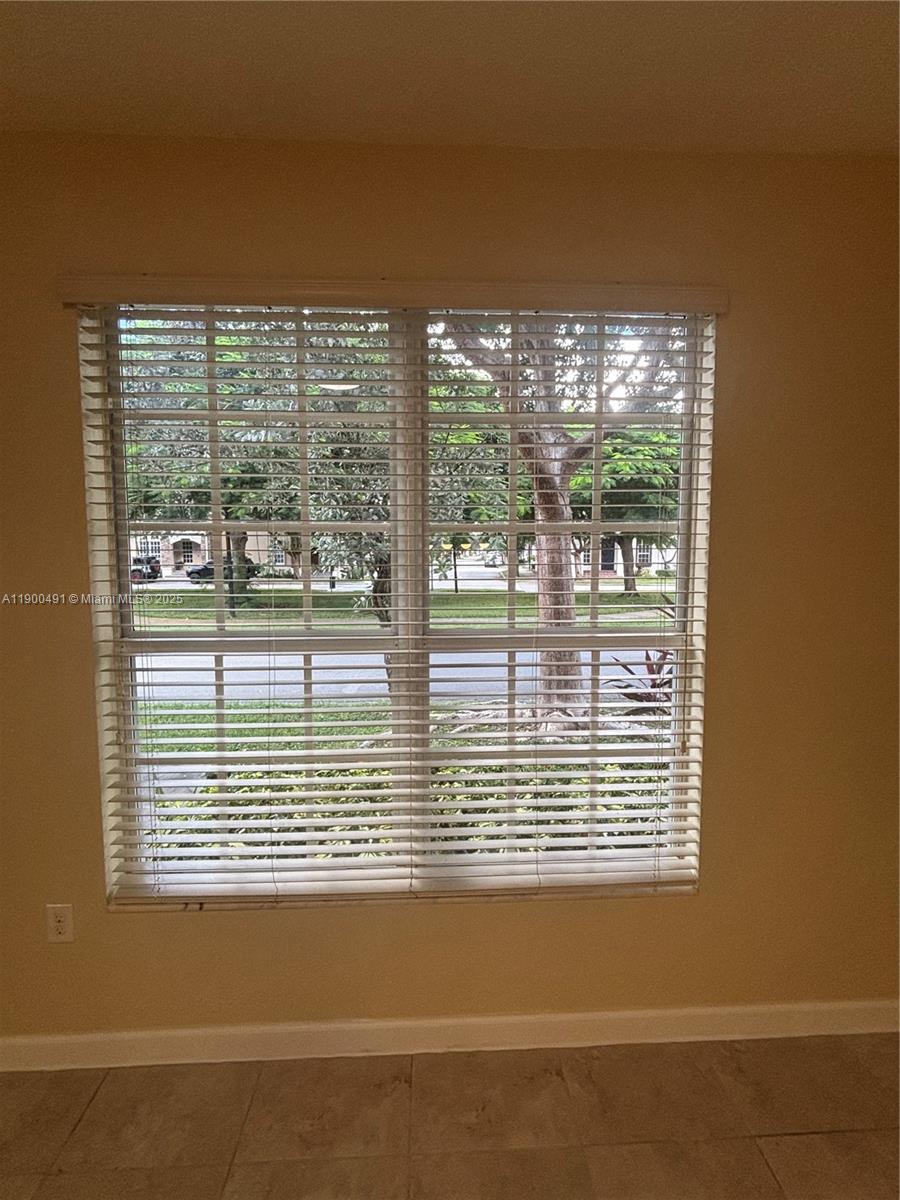 KENDALL COMMONS TOWNHOMES - Residential Lease