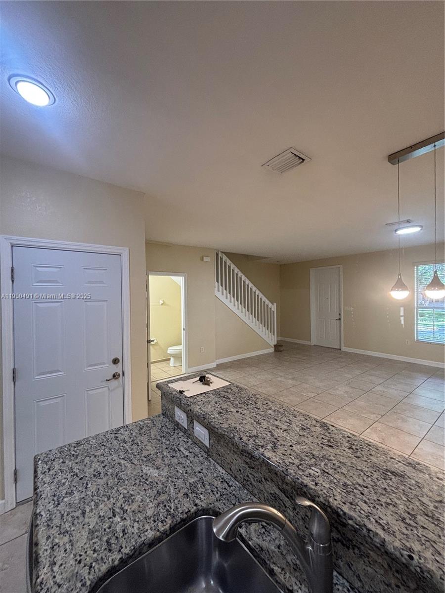 KENDALL COMMONS TOWNHOMES - Residential Lease