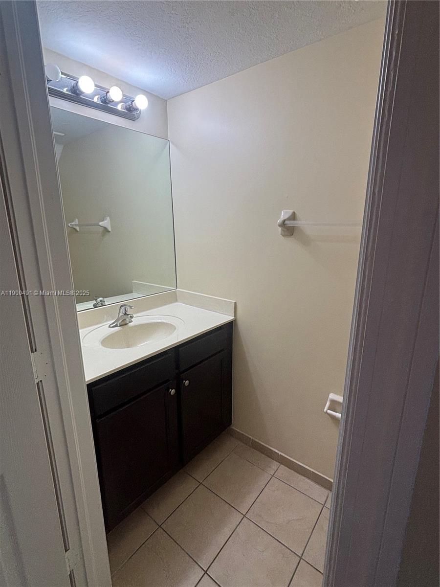 KENDALL COMMONS TOWNHOMES - Residential Lease