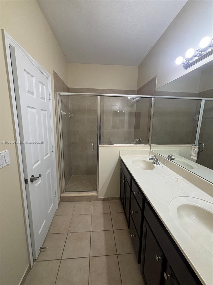 KENDALL COMMONS TOWNHOMES - Residential Lease