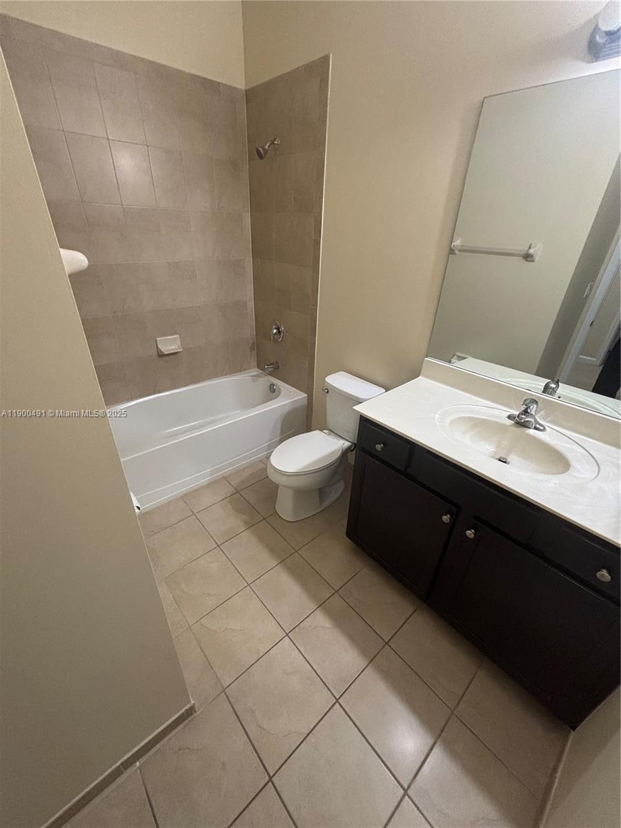 KENDALL COMMONS TOWNHOMES - Residential Lease