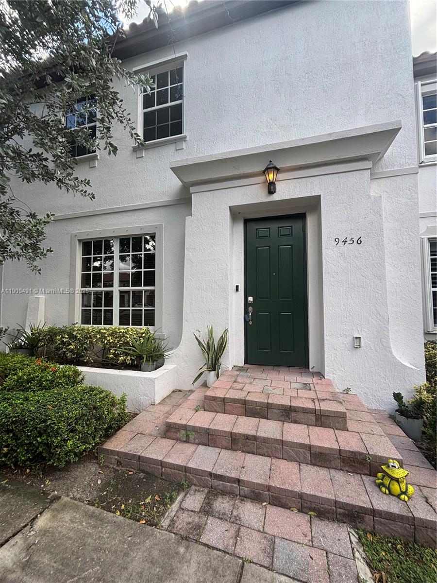 KENDALL COMMONS TOWNHOMES - Residential Lease