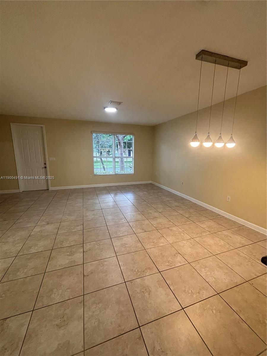 KENDALL COMMONS TOWNHOMES - Residential Lease