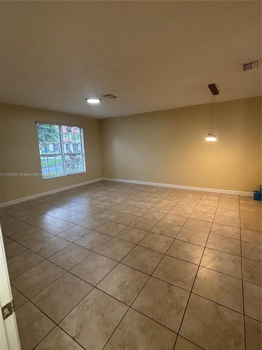 KENDALL COMMONS TOWNHOMES - Residential Lease