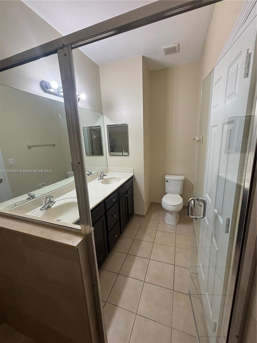 KENDALL COMMONS TOWNHOMES - Residential Lease