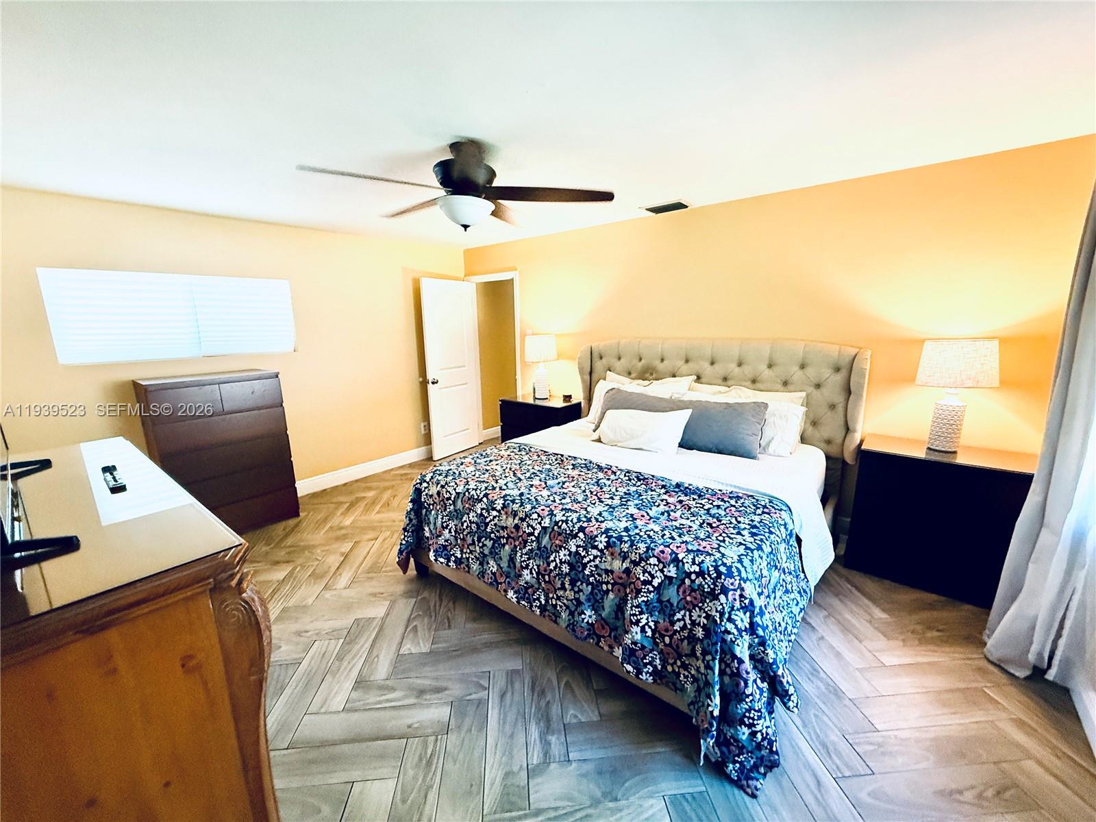 ROLLING HILLS LAKE ESTATE - Residential