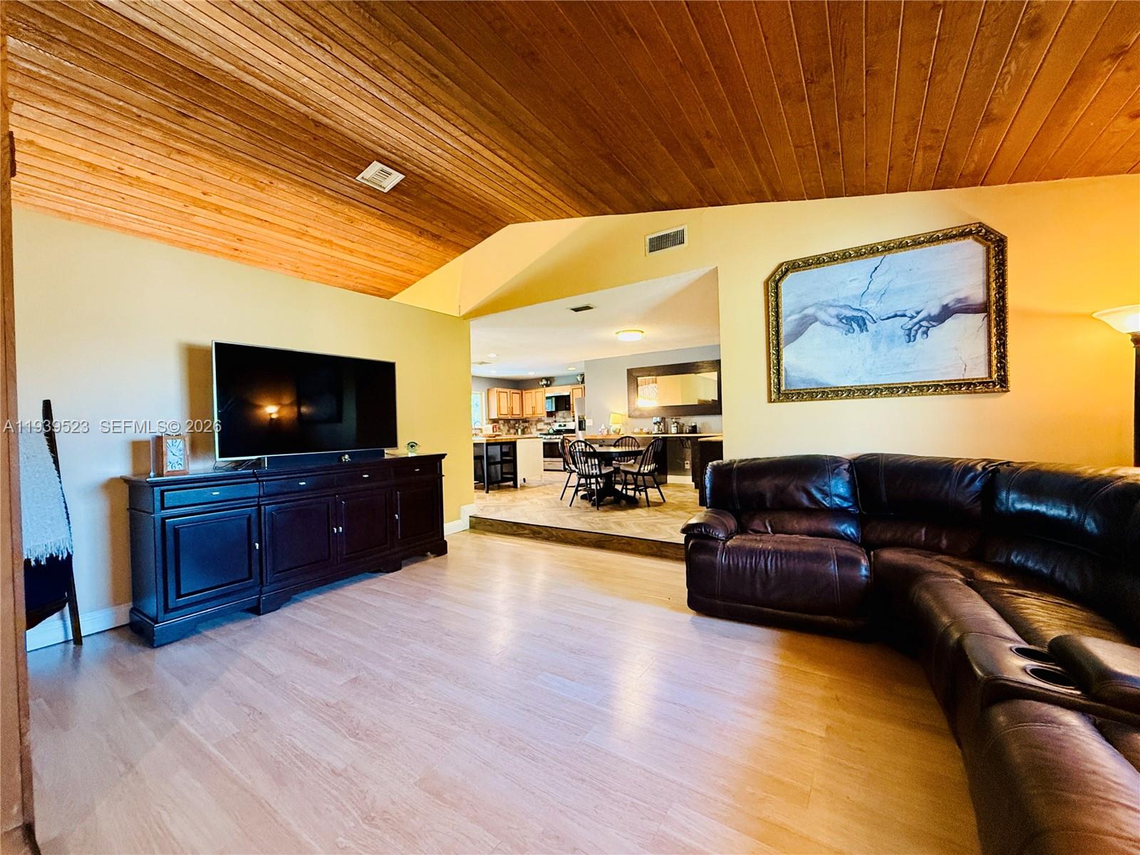 ROLLING HILLS LAKE ESTATE - Residential