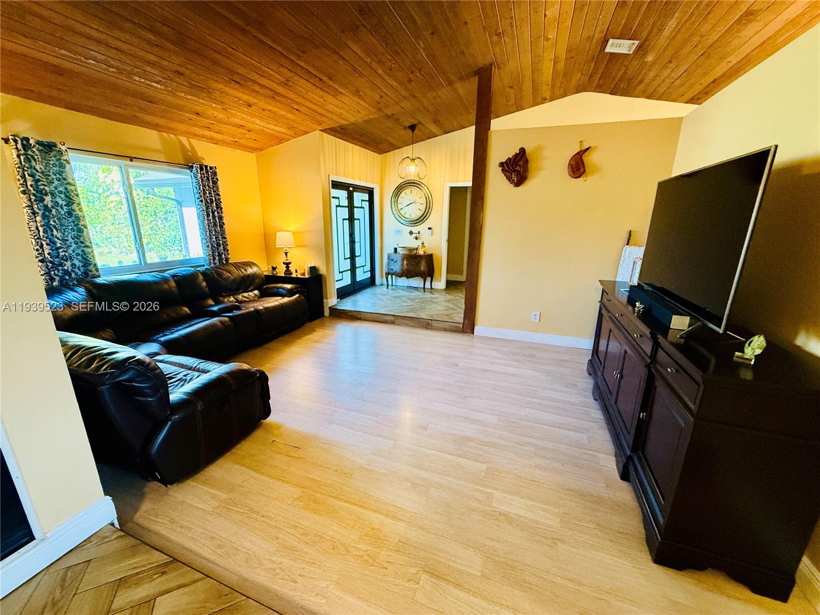 ROLLING HILLS LAKE ESTATE - Residential