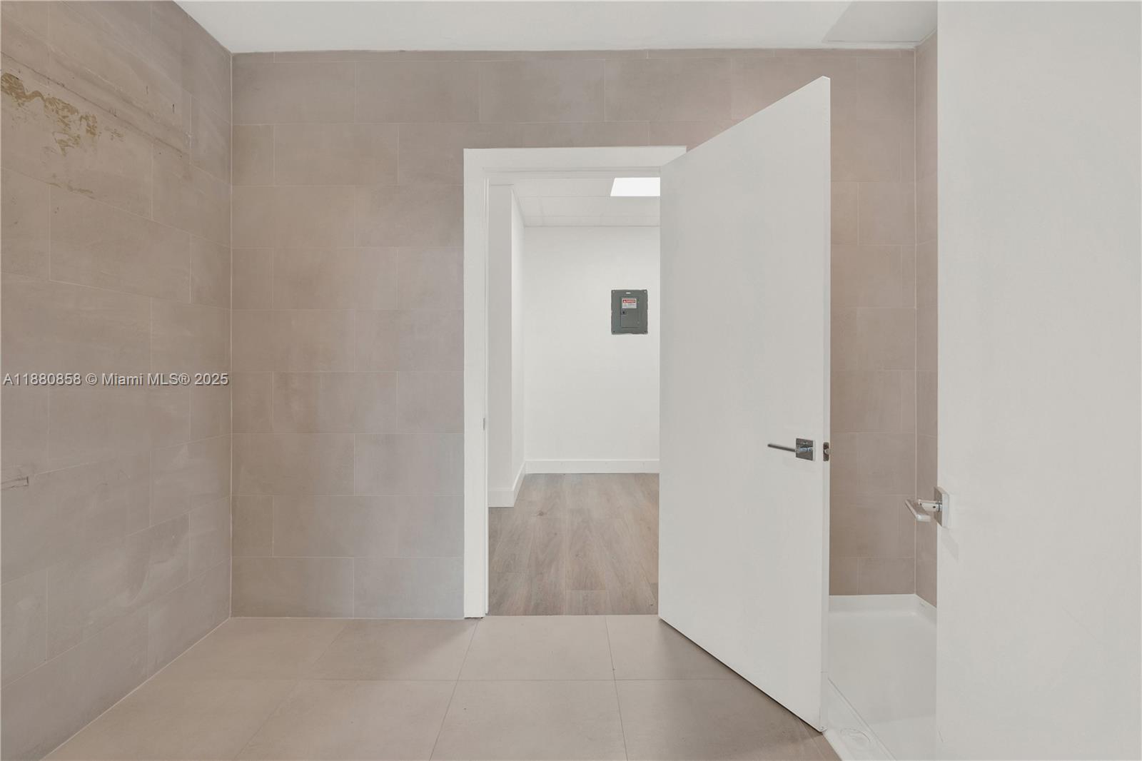 View photos, virtual tours, details... 2820 NE 214th St 1005