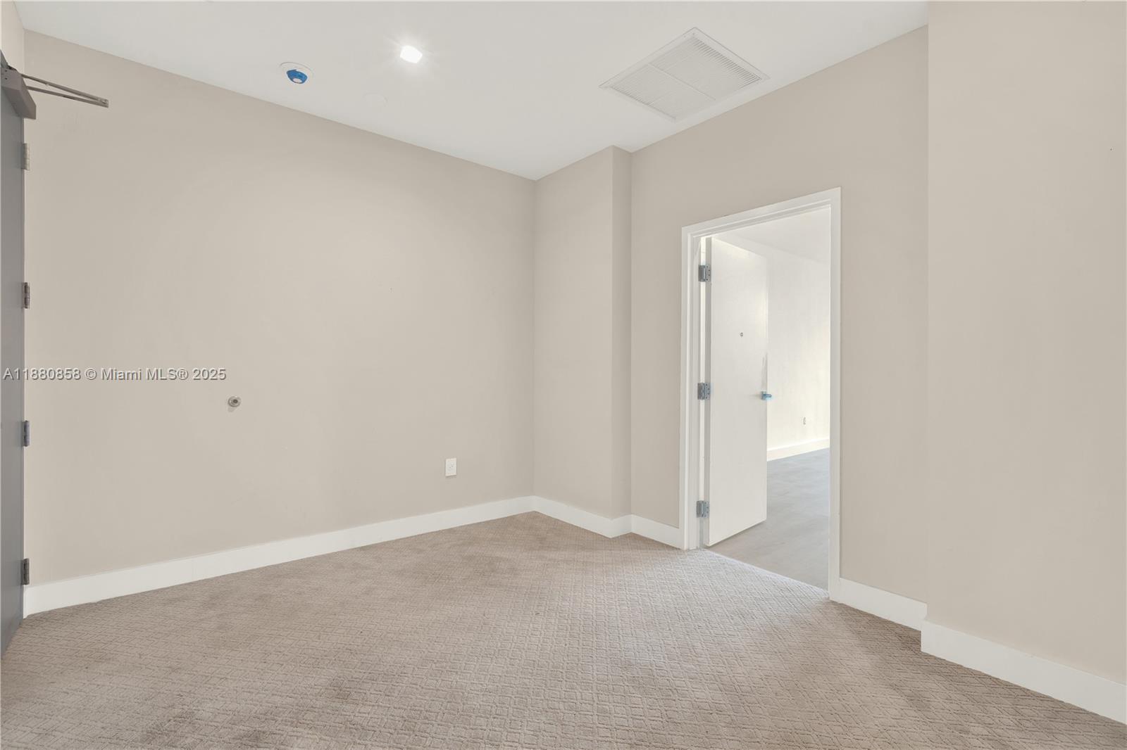 View photos, virtual tours, details... 2820 NE 214th St 1005