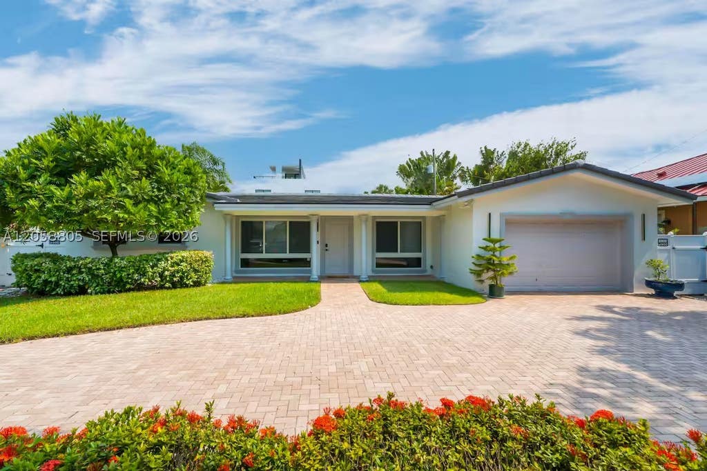 Photo of 3204 Robbins Rd, Pompano Beach, FL 33062 (MLS # A12058805)