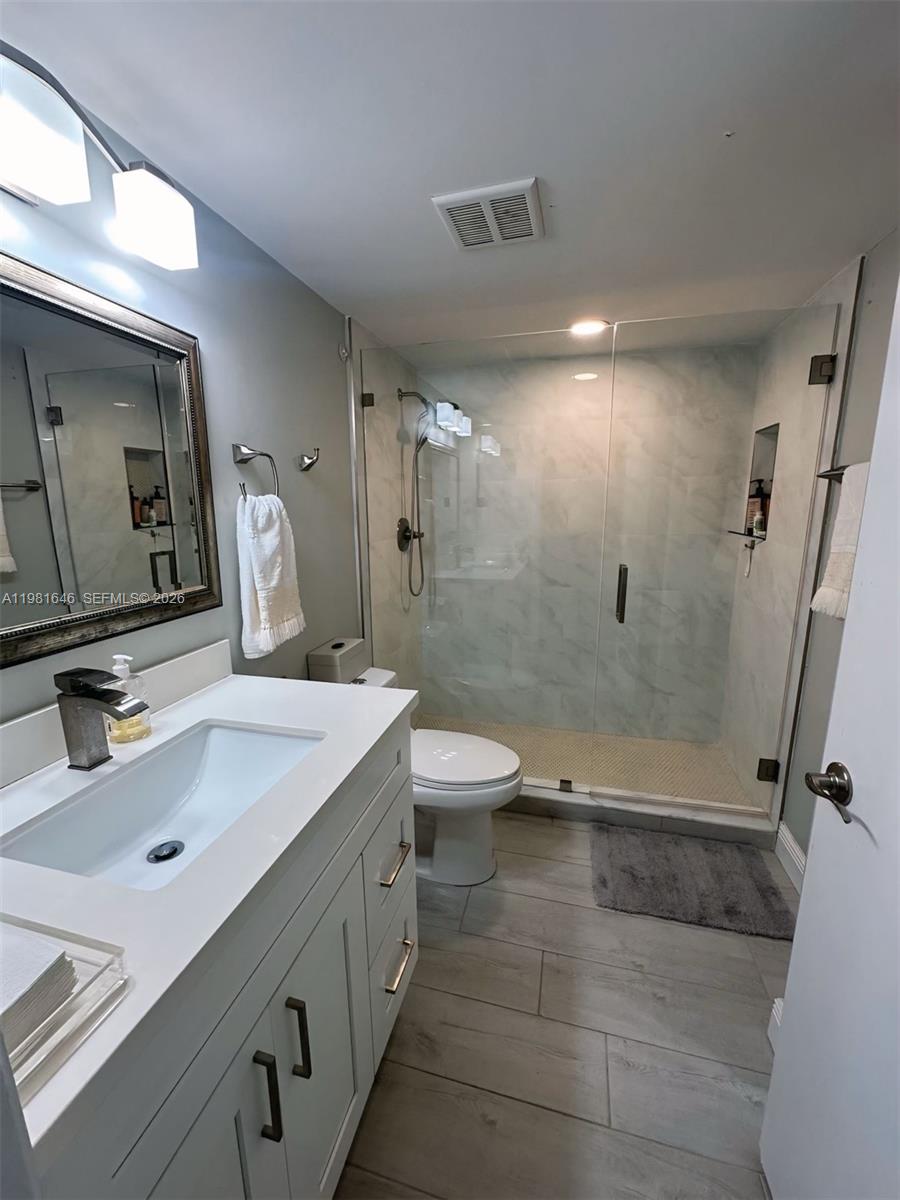 THE RACQUET CLUB - Residential