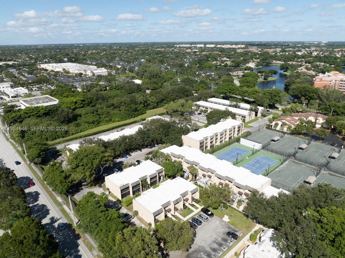 THE RACQUET CLUB - Residential